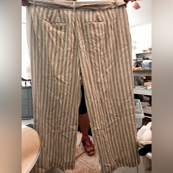 25% off listed price. Plus size dress slacks. Front zip/button w/waist tie belt. - Picture 2 of 7